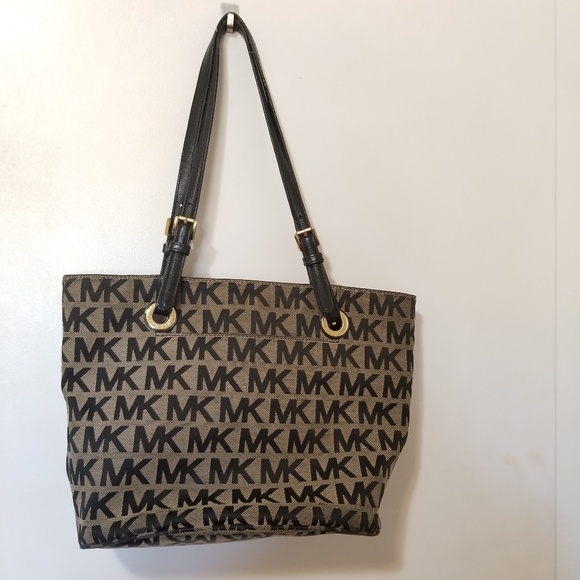 Michael Kors Handbags - Michael Kors Michael Kors Jet Set Tote Bag 🌺🏵🌸
